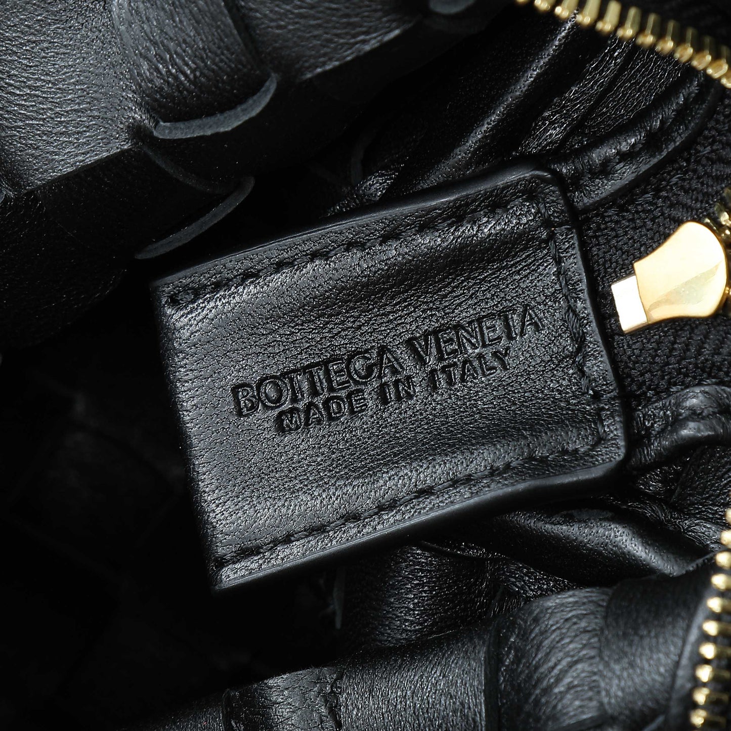 BV MINI LOOP 17CM BLACK CALFSKIN