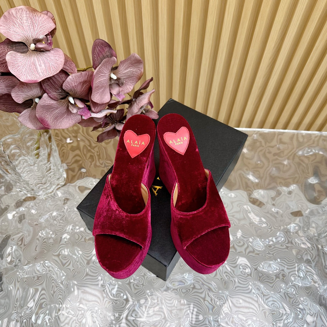 ALAIA PLATFORM WEDGE IN JAM PURPLE VELVET WITH HEART EMBROIDERED