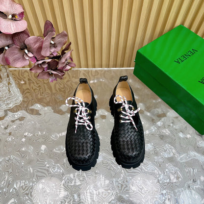 HADDOCK LACE-UP SHOE IN BLACK CALFSKIN WITH WOVEN DESIGN