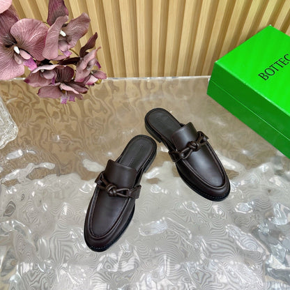 OPEN-BACK LOAFER REALISED IN CHESTNUT BROWN SOLF CALFSKIN