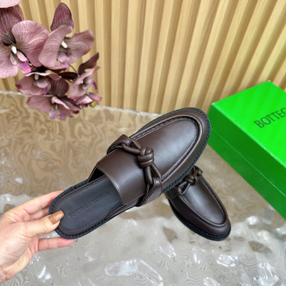 OPEN-BACK LOAFER REALISED IN CHESTNUT BROWN SOLF CALFSKIN