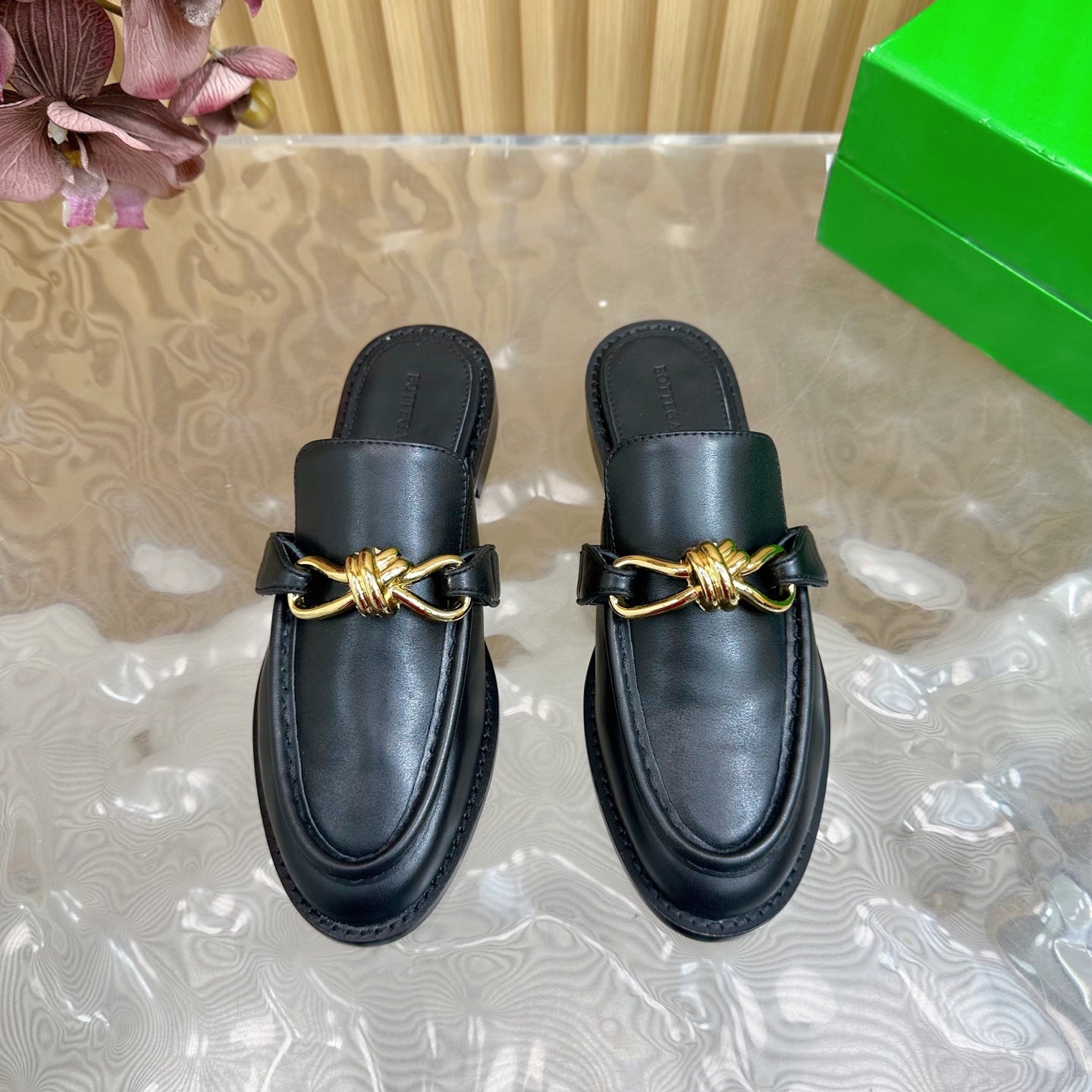 OPEN-BACK LOAFER REALISED IN BLACK SOFT CALFSKIN WITH SIGNATURE METALLIC KNOT DETAIL