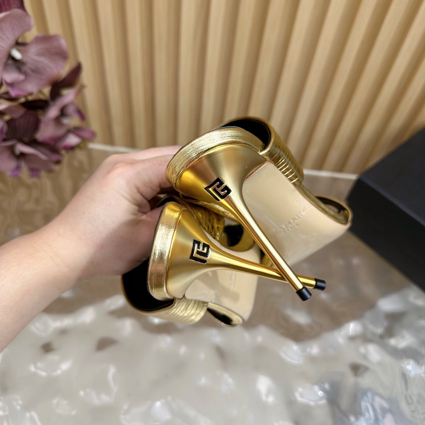 BALMAIN 25S MULES IN STRIPED LEATHER 95MM IN GOLD CALFSKIN