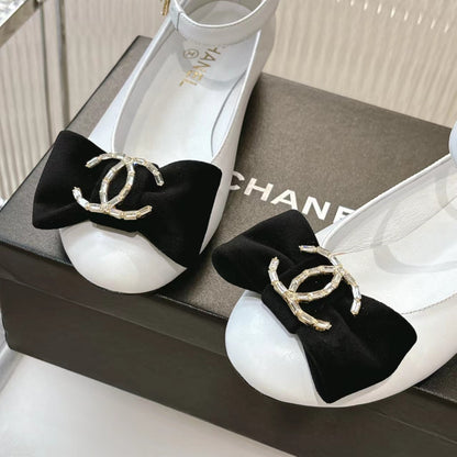 BOW MARY JANE SHOES IN WHITE LAMBSKIN