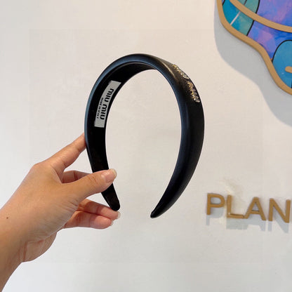 THICK HEADBAND IN BLACK CALFSKIN GOLD LOGO 409395