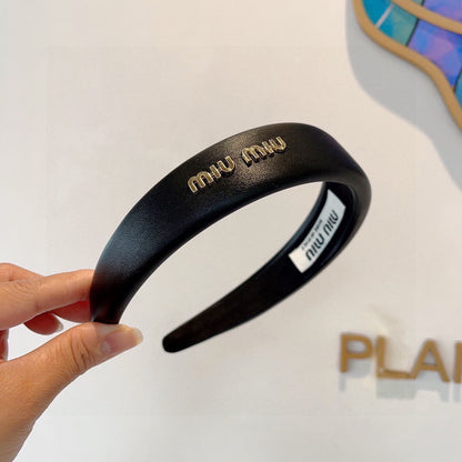 THICK HEADBAND IN BLACK CALFSKIN GOLD LOGO 409395