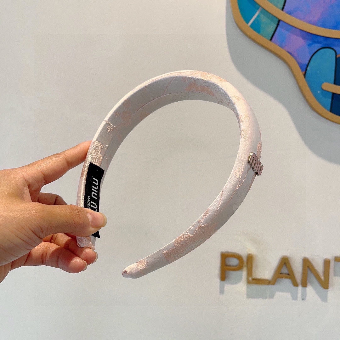 THICK HEADBAND WITH GARNITURE PRINT IN LIGHT PINK SILK 415935