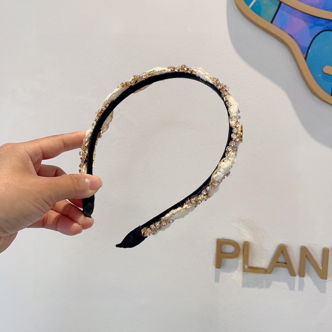 WHITE FABRIC WITH CRYSTAL HAIRBAND 417311