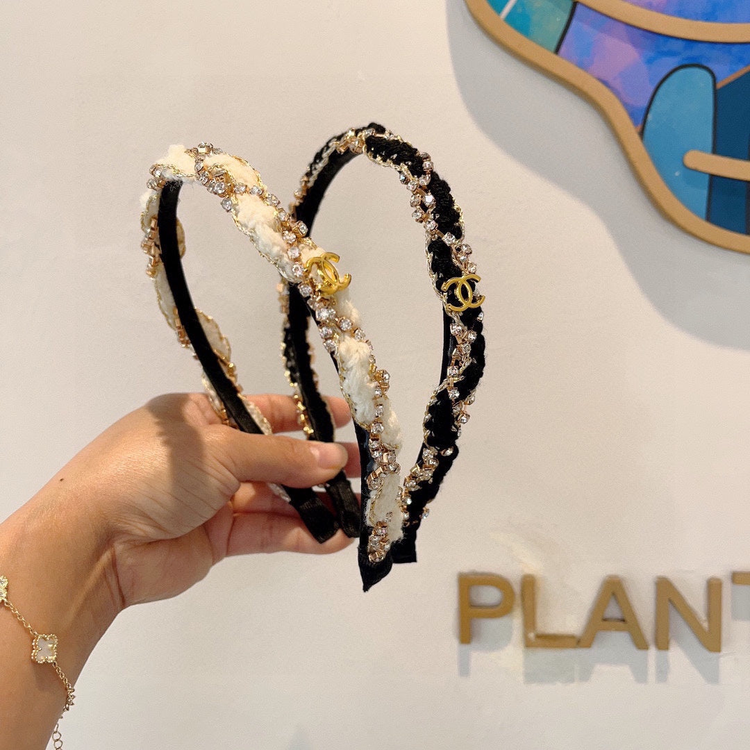 WHITE FABRIC WITH CRYSTAL HAIRBAND 417311