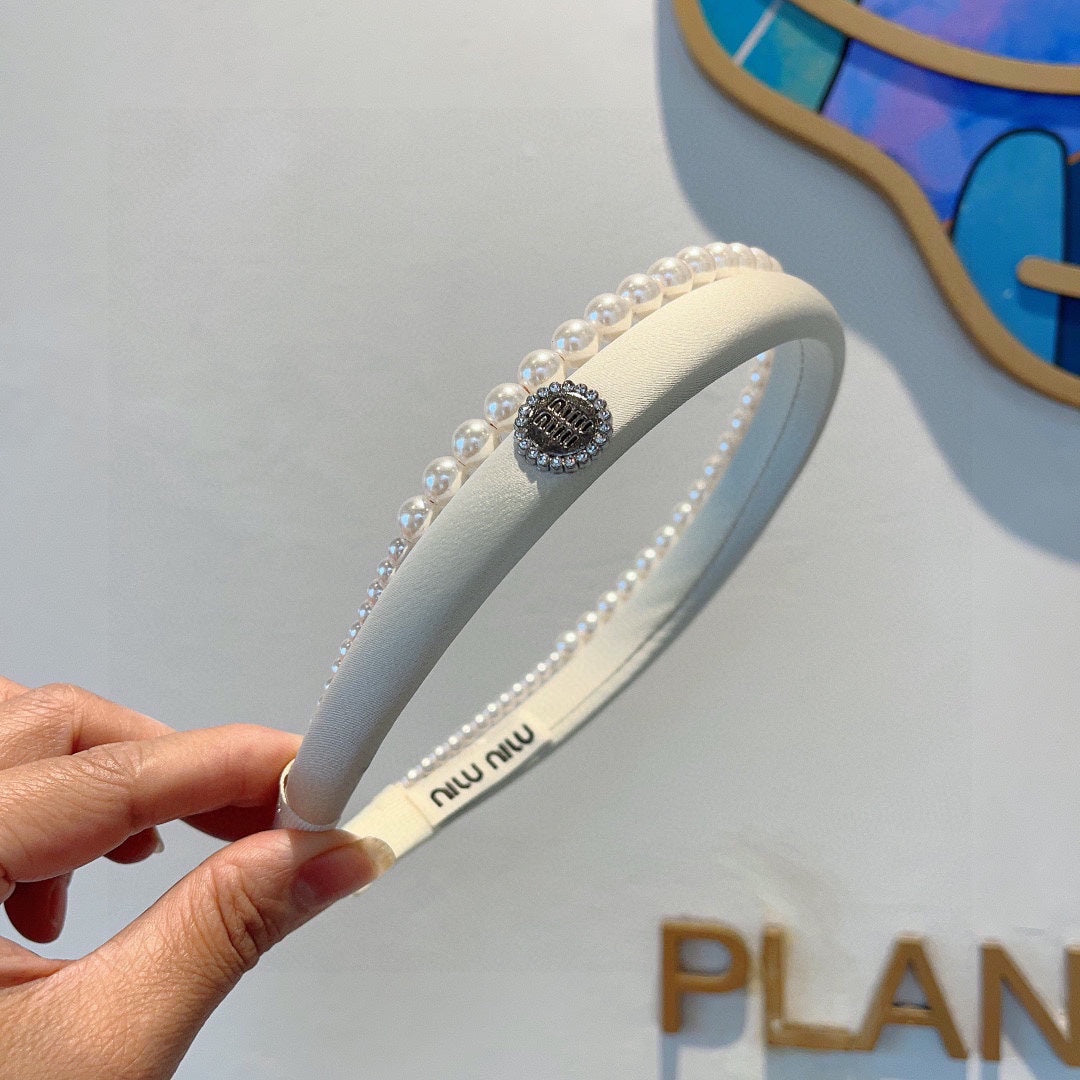 HAIR BAND IN WHITE COTTON ATTACHED PEARL CHAIN 418900