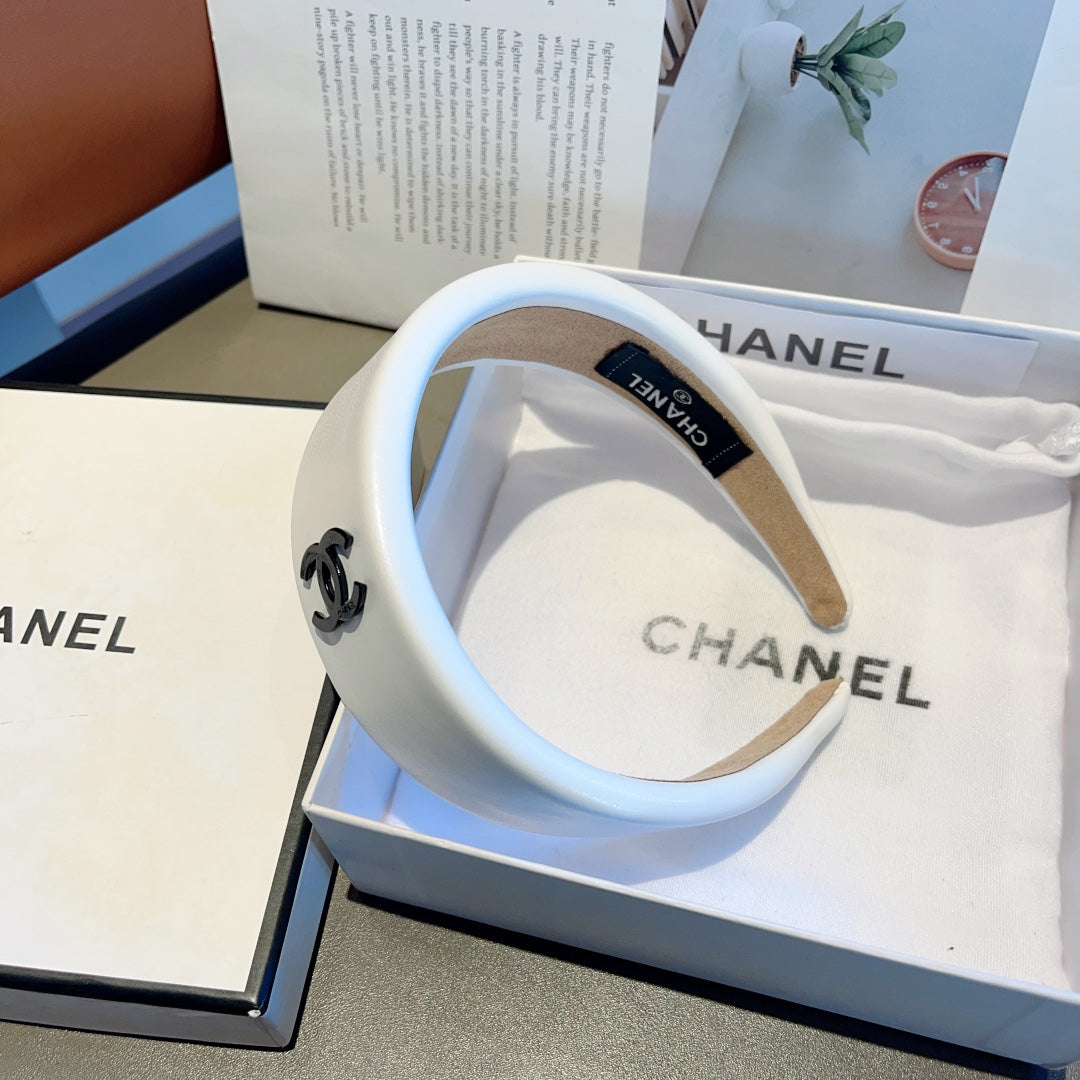 WHITE LAMBSKIN HAIRBAND 432766