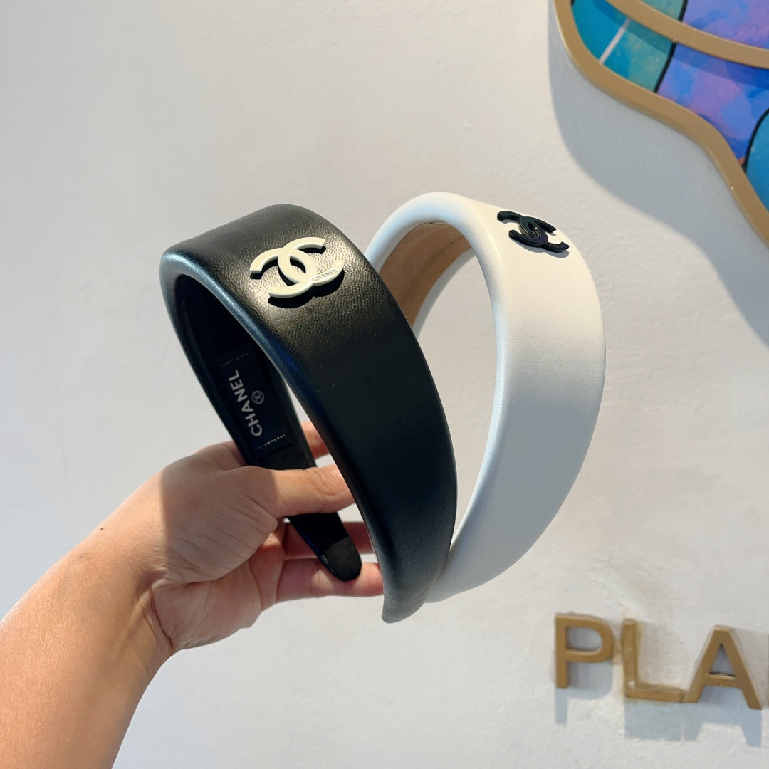 WHITE LAMBSKIN HAIRBAND 432766