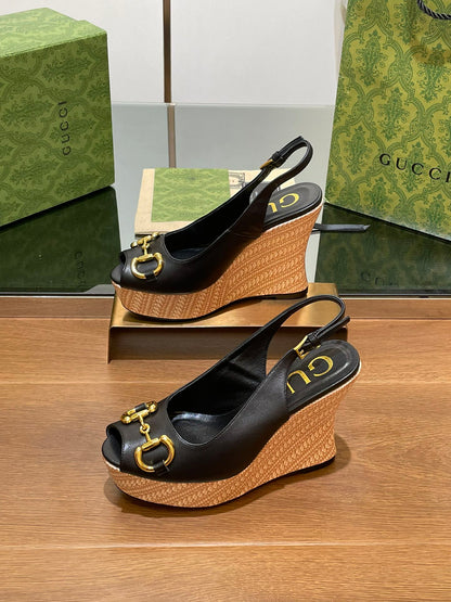 GG WEDGE PLATFORM IN BLACK CALFSKIN WITH GOLD HARDWARE