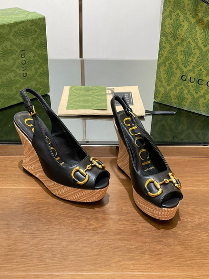 GG WEDGE PLATFORM IN BLACK CALFSKIN WITH GOLD HARDWARE