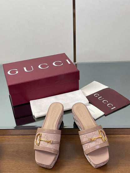 HIGH 6.3 CM WEDGE SANDALS IN DUSTY PINK CALFSKIN AND FABRIC