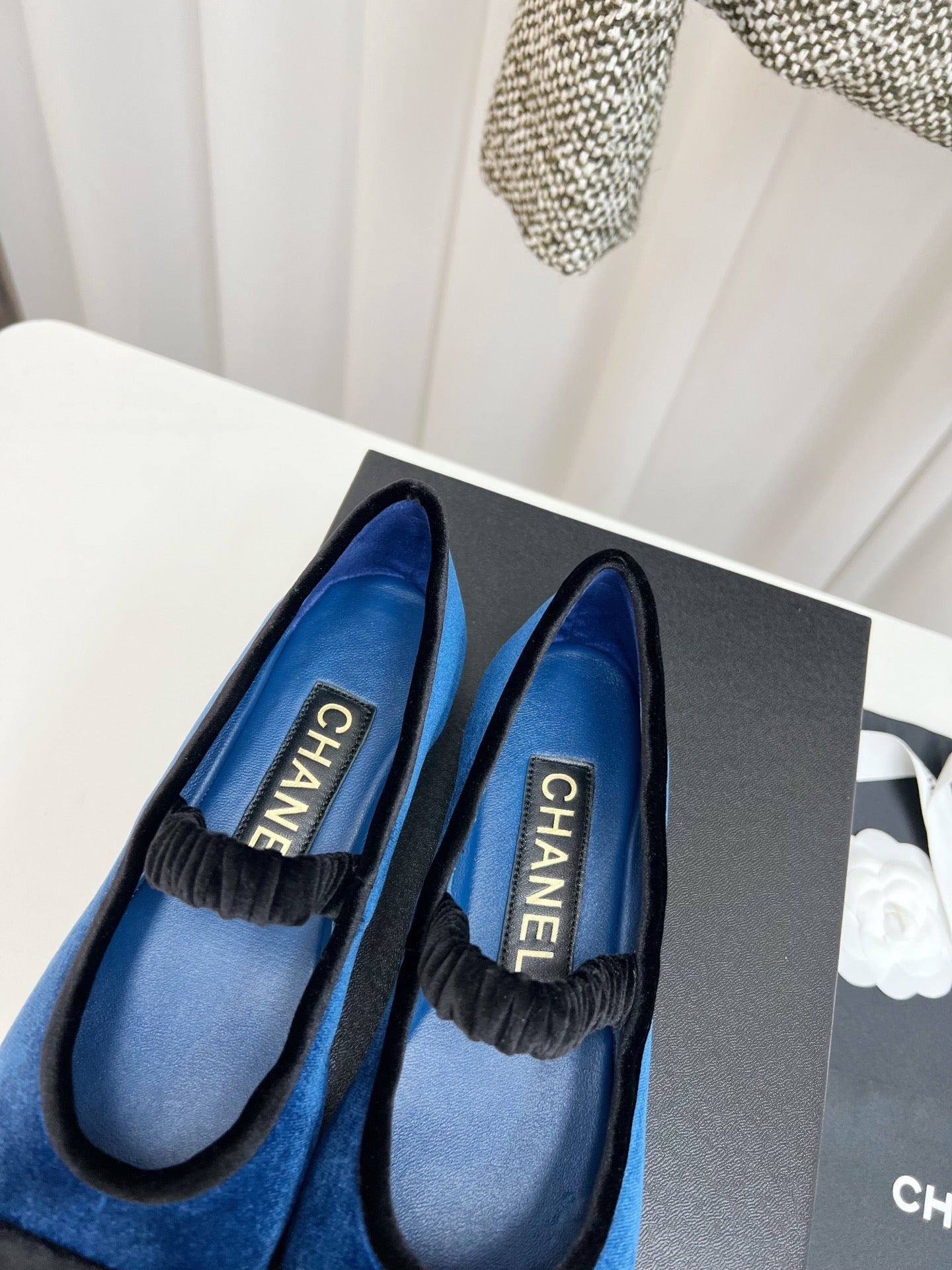 CC MARY JANE FLAT IN COBALT BLUE AND BLACK VELVET