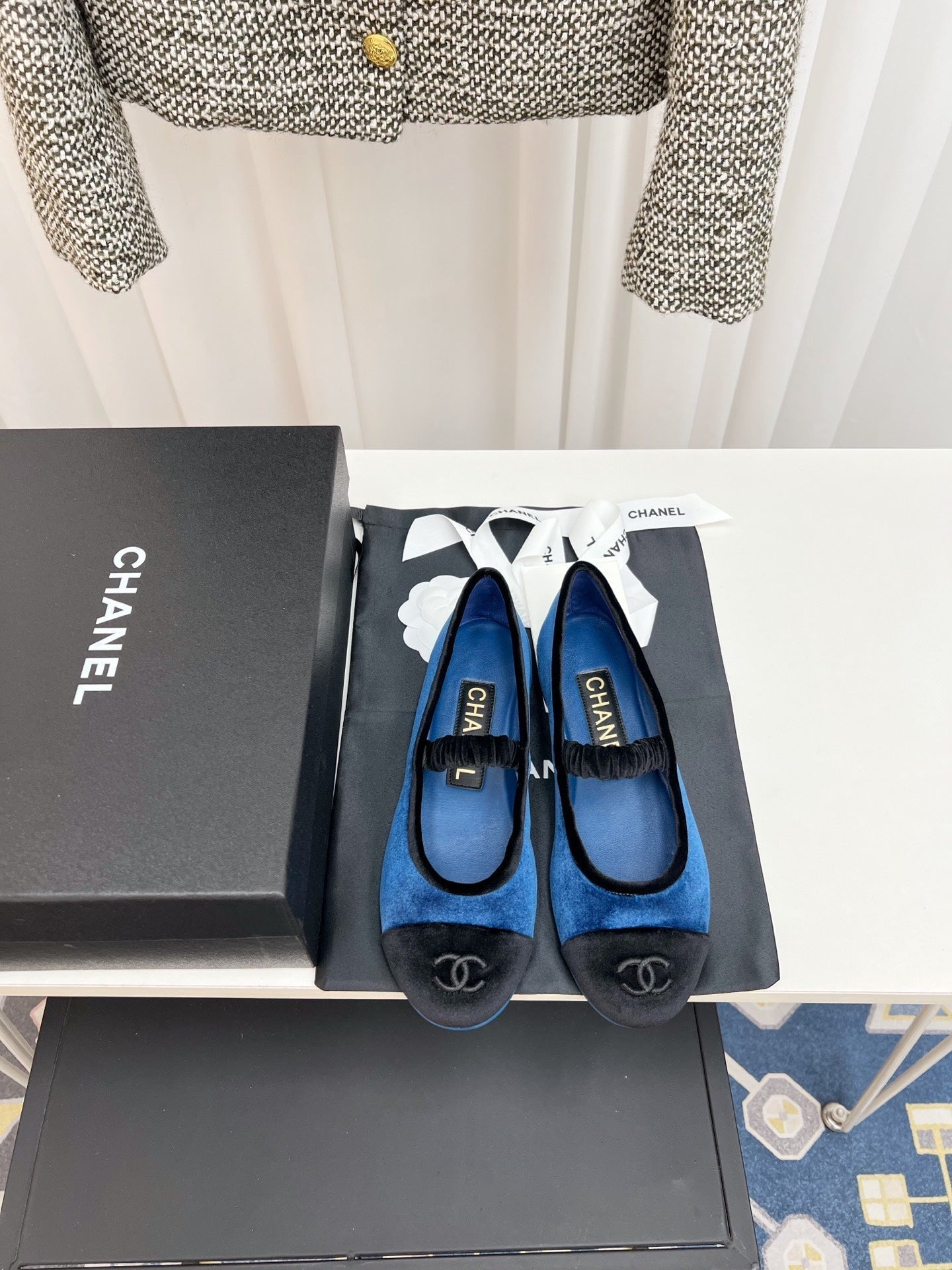 CC MARY JANE FLAT IN COBALT BLUE AND BLACK VELVET