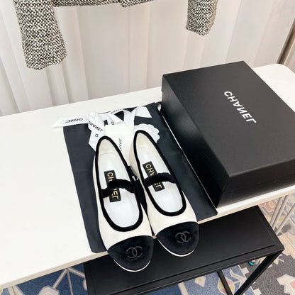 CC MARY JANE FLAT IN WHITE AND BLACK VELVET