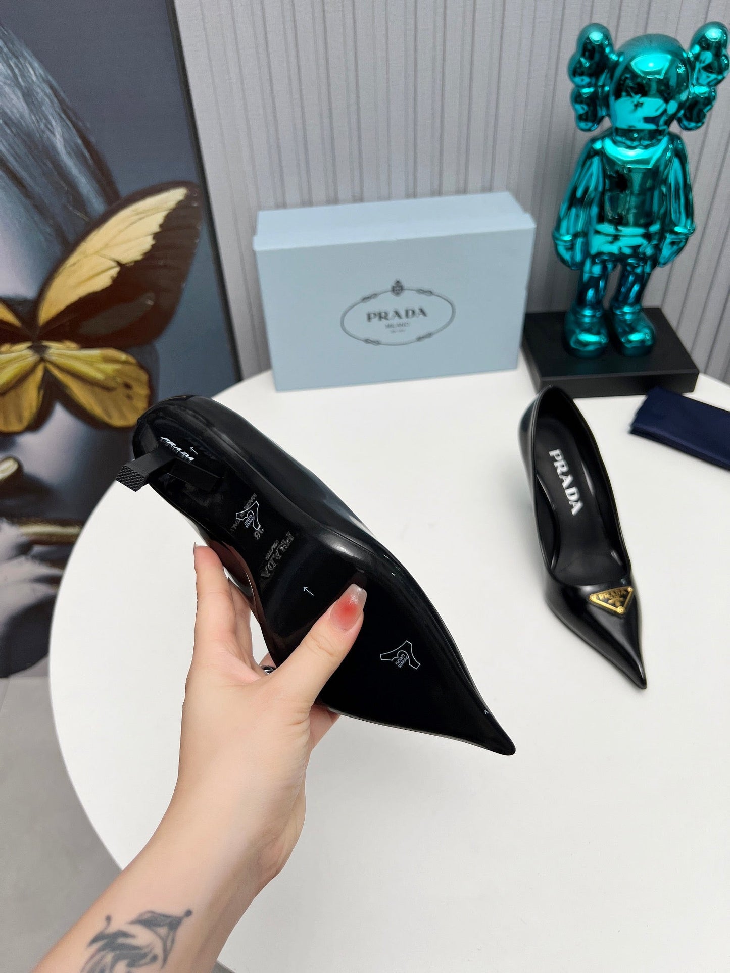 HIGH-HEEL PUMPS IN BLACK CALFSKIN