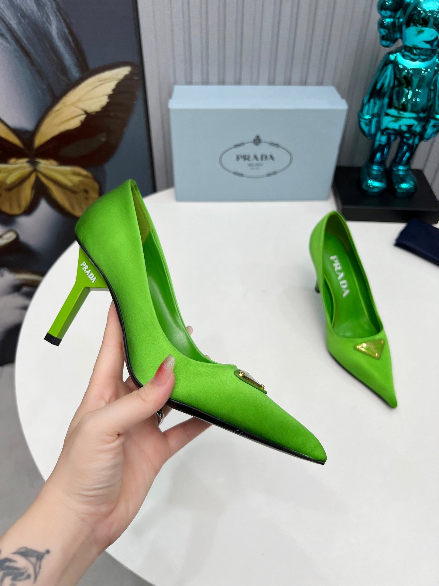 HIGH-HEEL PUMPS IN THYME GREEN SATIN