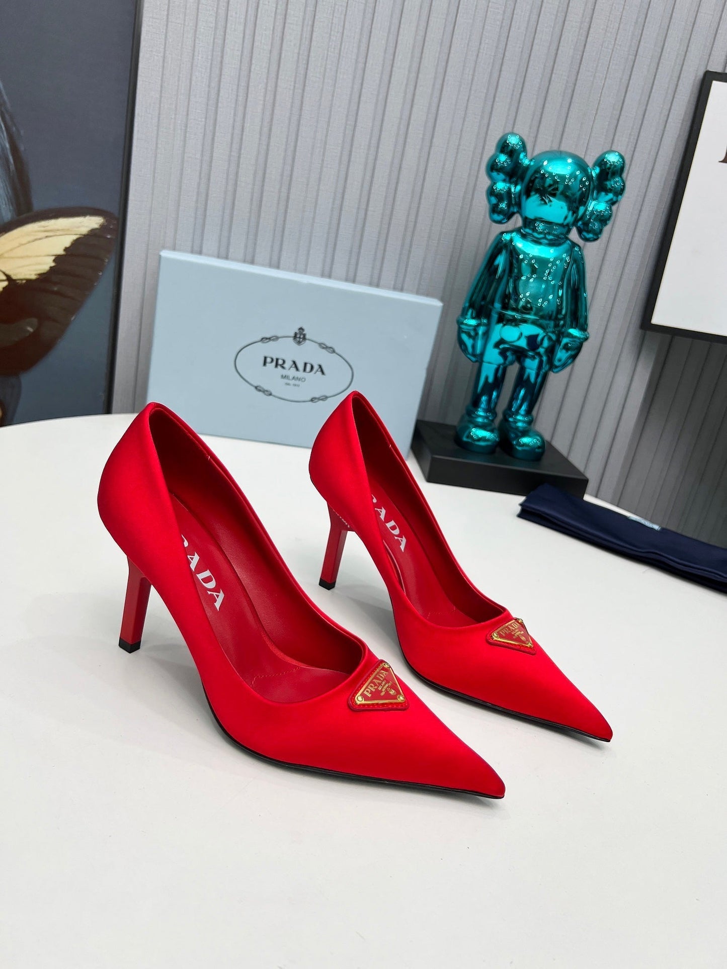 HIGH-HEEL PUMPS IN RED SATIN