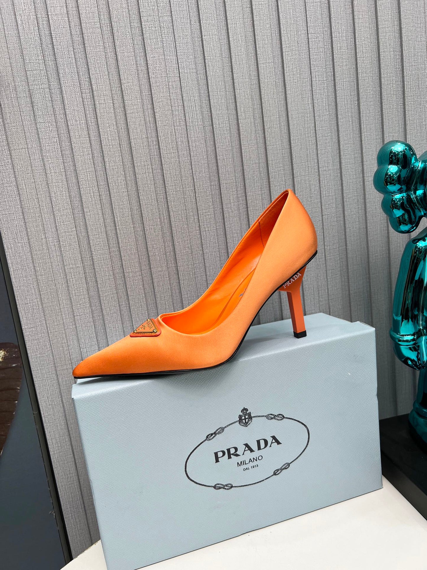 HIGH-HEEL PUMPS IN PUMPSKIN ORANGE SATIN