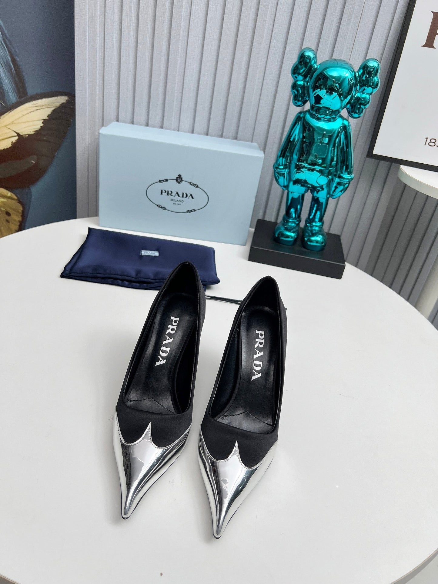 HIGH POINTED-TOE PUMPS IN BLACK MIX SILVER SATIN