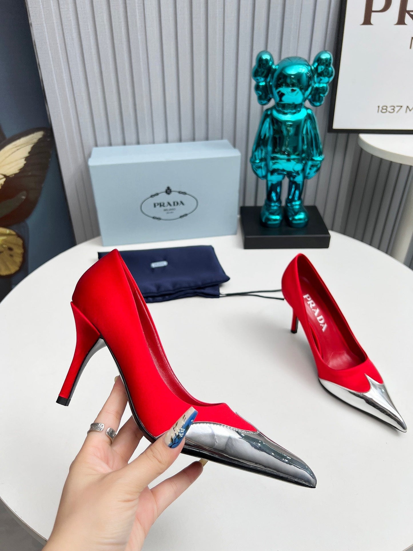 HIGH POINTED-TOE PUMPS IN RED MIX SILVER SATIN