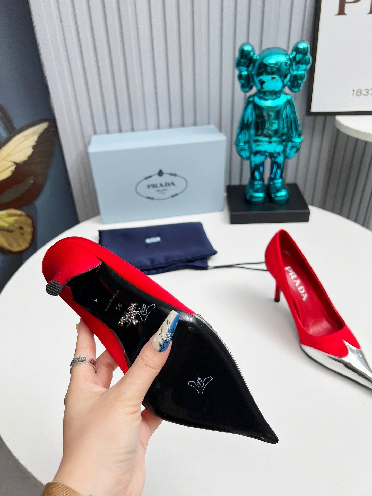 HIGH POINTED-TOE PUMPS IN RED MIX SILVER SATIN