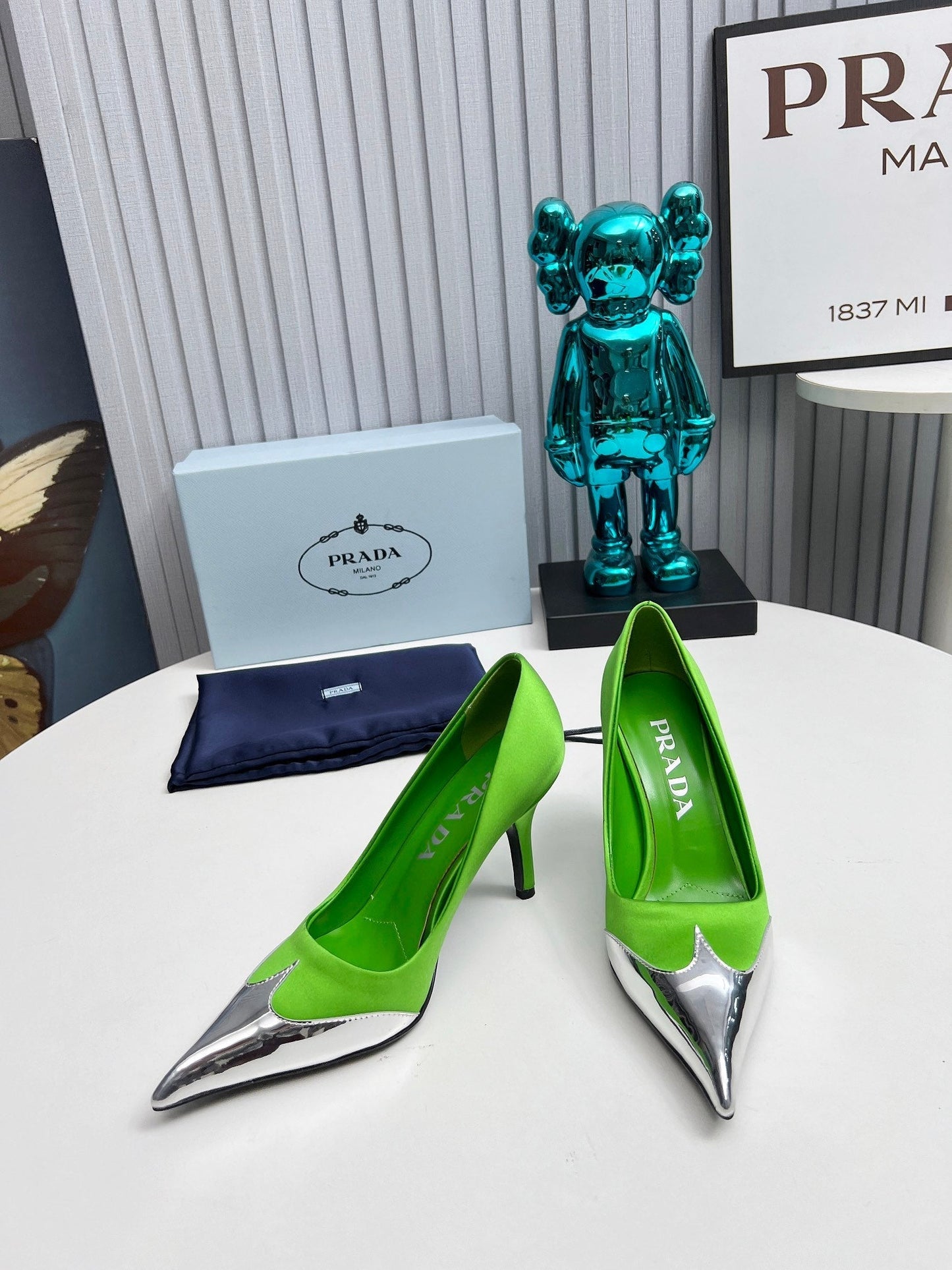 HIGH POINTED-TOE PUMPS IN LIME GREEN MIX SILVER SATIN