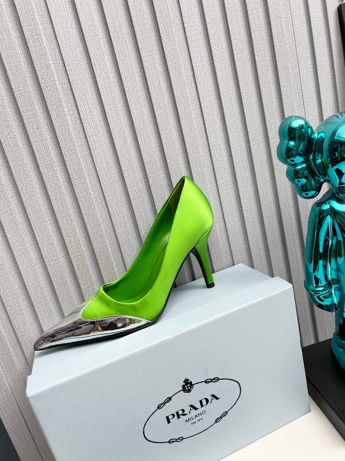 HIGH POINTED-TOE PUMPS IN LIME GREEN MIX SILVER SATIN