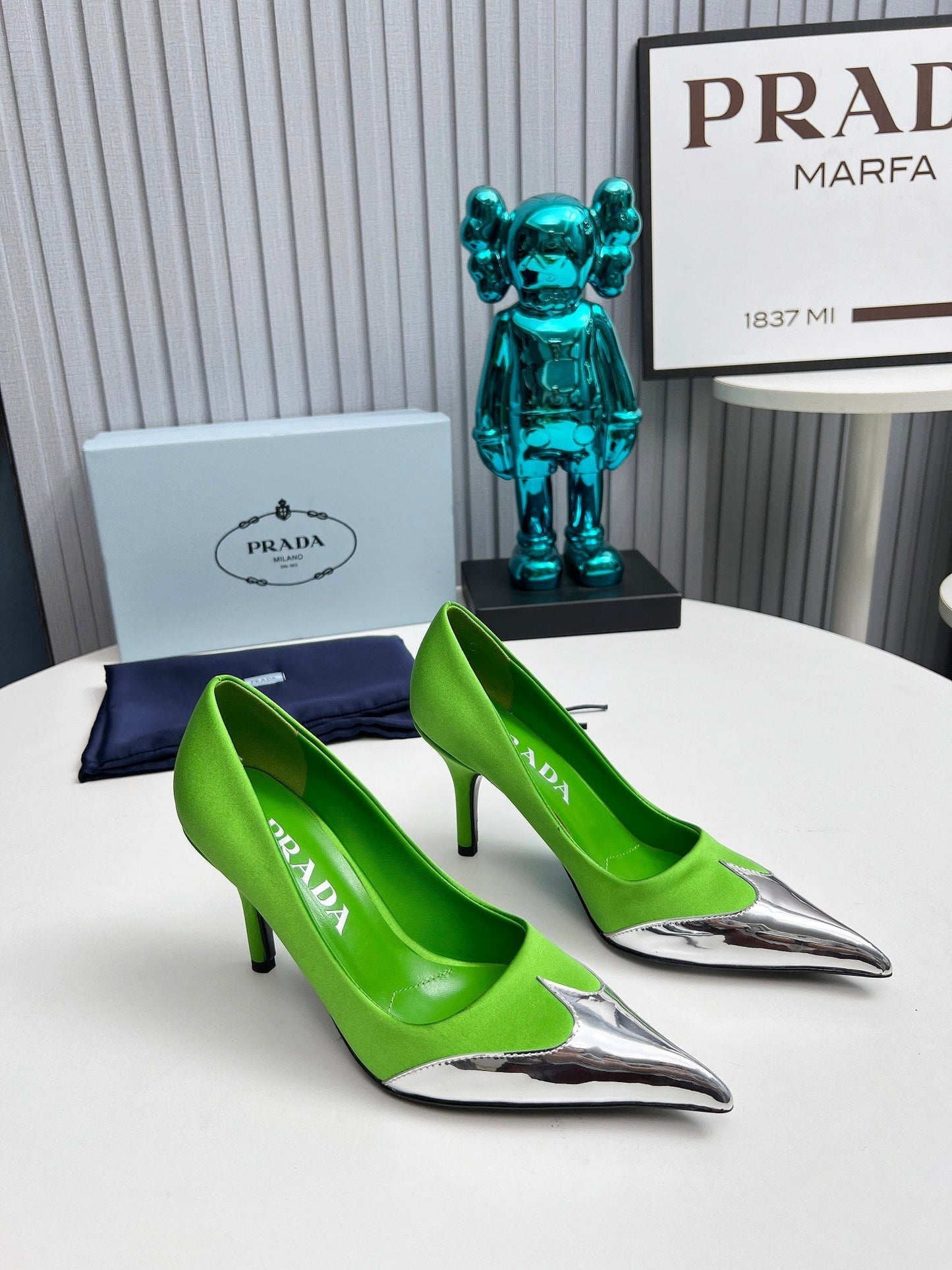 HIGH POINTED-TOE PUMPS IN LIME GREEN MIX SILVER SATIN