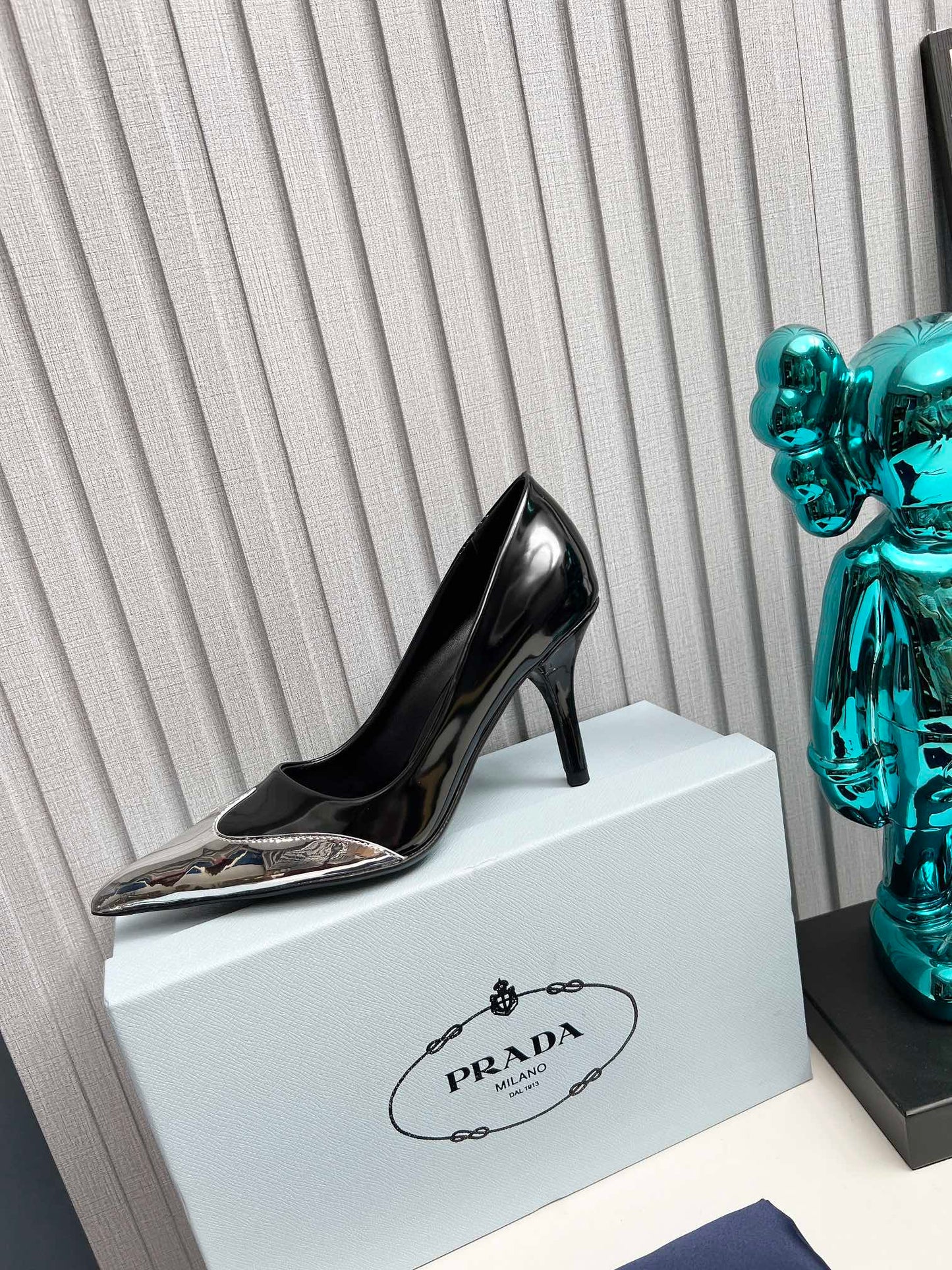 HIGH POINTED-TOE PUMPS IN SILVER MIX BLACK GLOSSY CALFSKIN