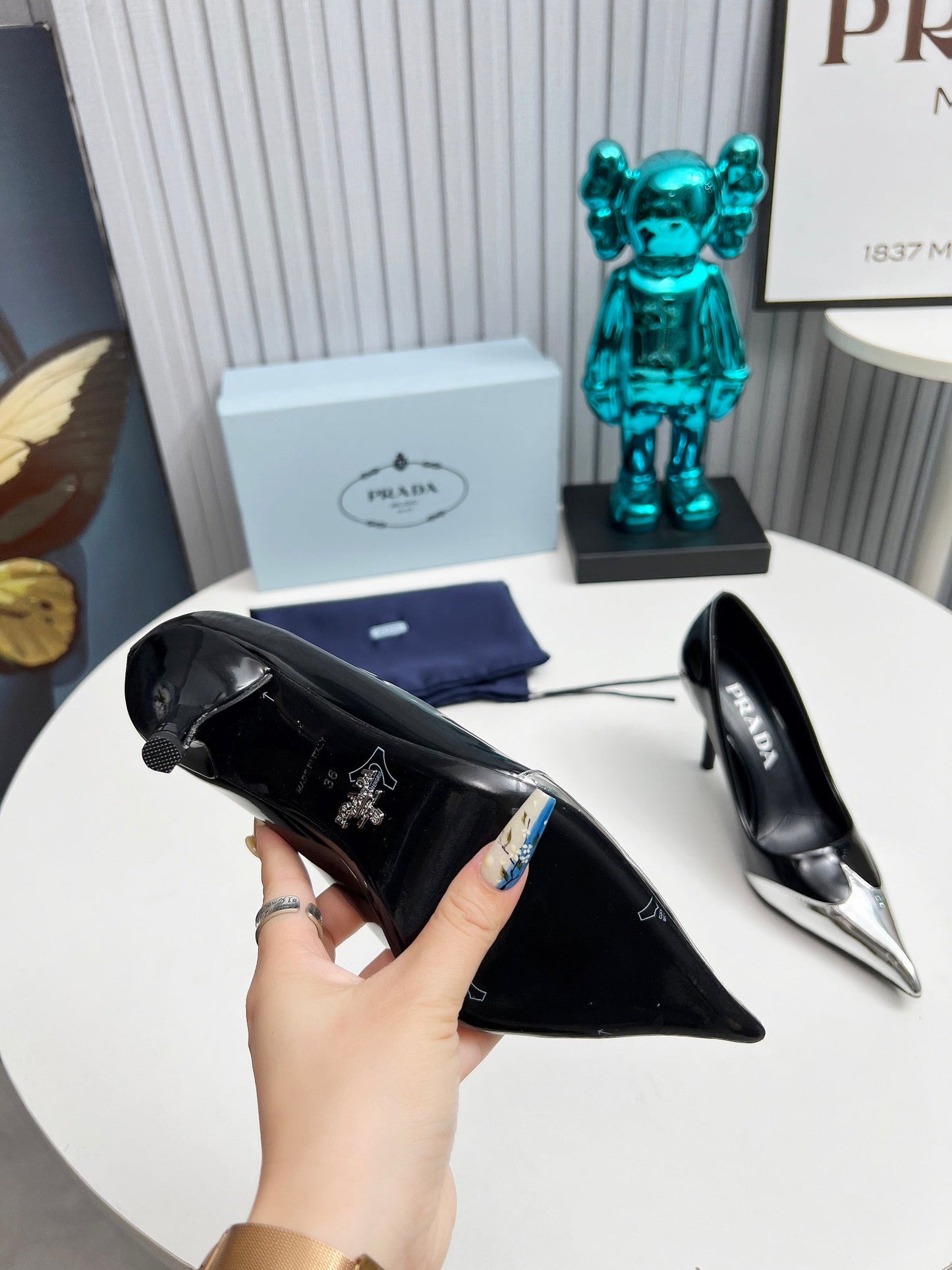 HIGH POINTED-TOE PUMPS IN SILVER MIX BLACK GLOSSY CALFSKIN