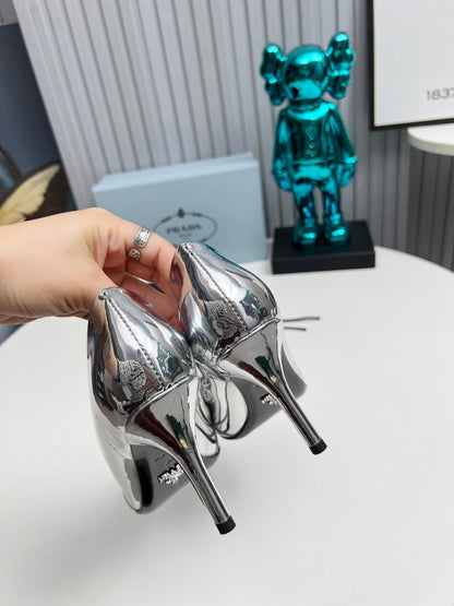 HIGH POINTED-TOE PUMPS IN SILVER GLOSSY CALFSKIN