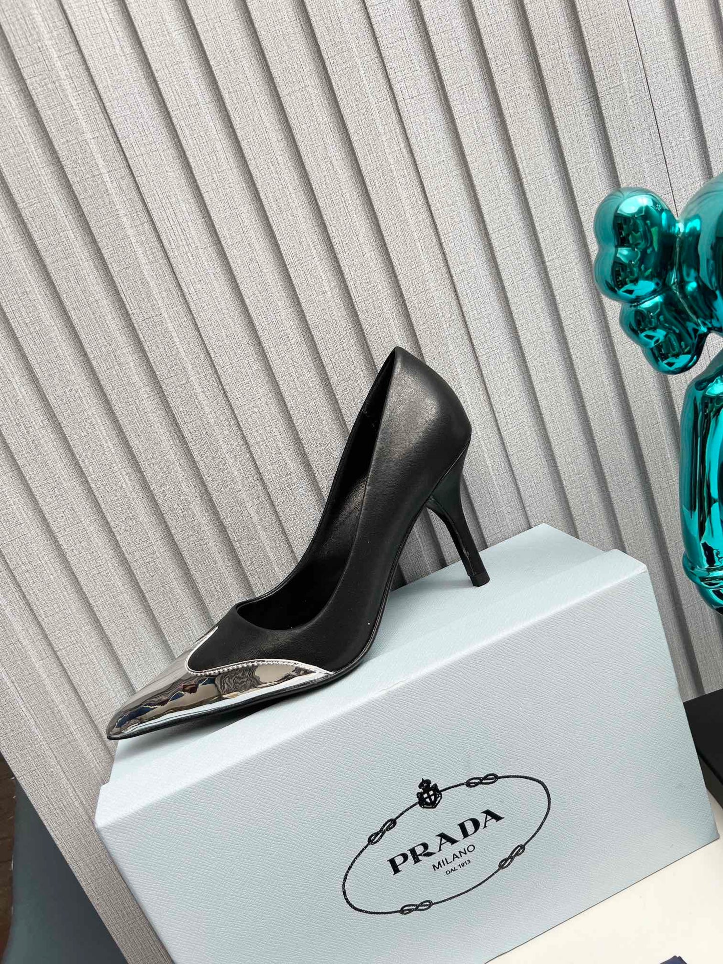 HIGH POINTED-TOE PUMPS IN SILVER MIX BLACK CALFSKIN