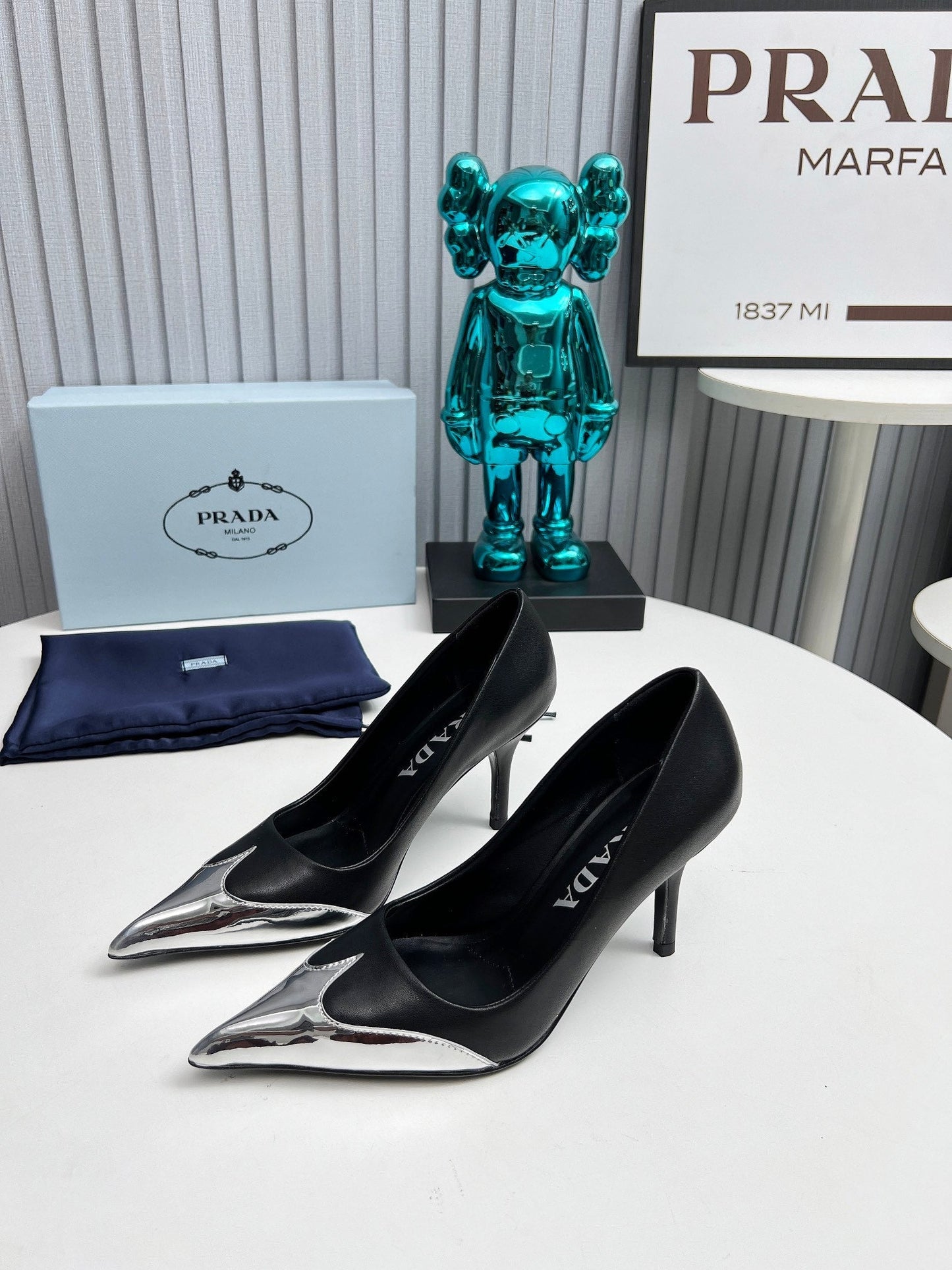 HIGH POINTED-TOE PUMPS IN SILVER MIX BLACK CALFSKIN