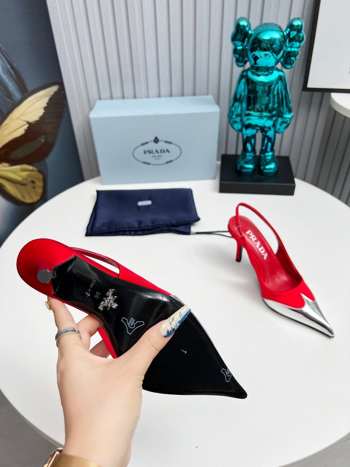 HIGH SLING BACK PUMPS IN SILVER MIX RED SATIN