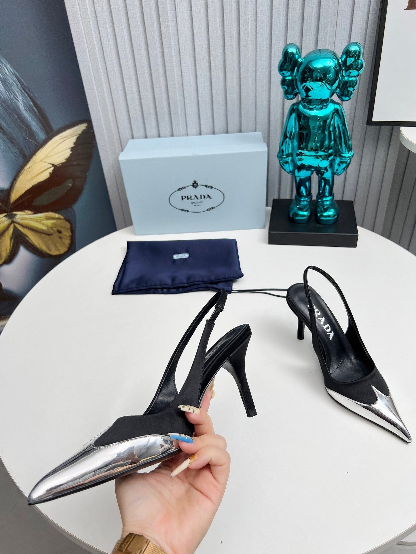 HIGH SLING BACK PUMPS IN SILVER MIX BLACK SATIN