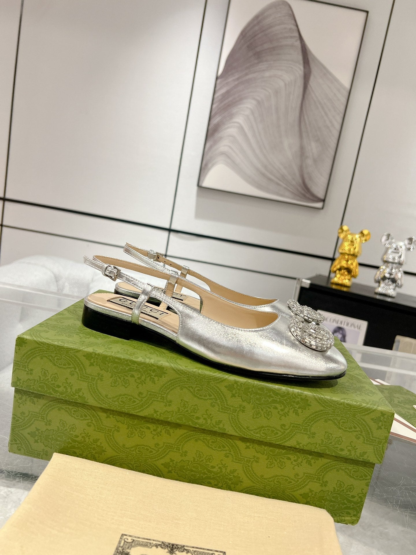 METALIC SLINGBACK FLATS IN SILVER CALFSKIN