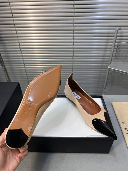 ALAIA PUMP 1 CM IN BEIGE SUEDE MIX BLACK CALFSKIN