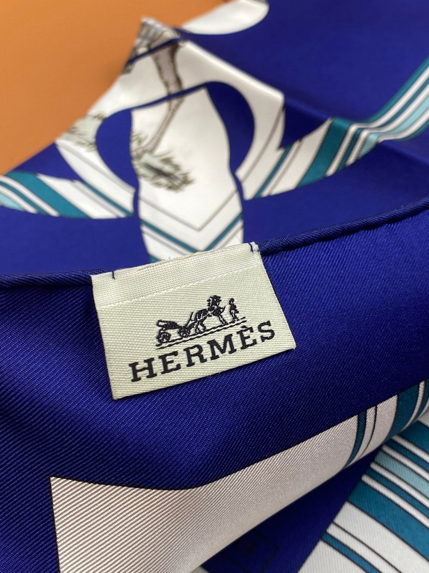 HERMES 25S SCARF 90 IN SILK 703707