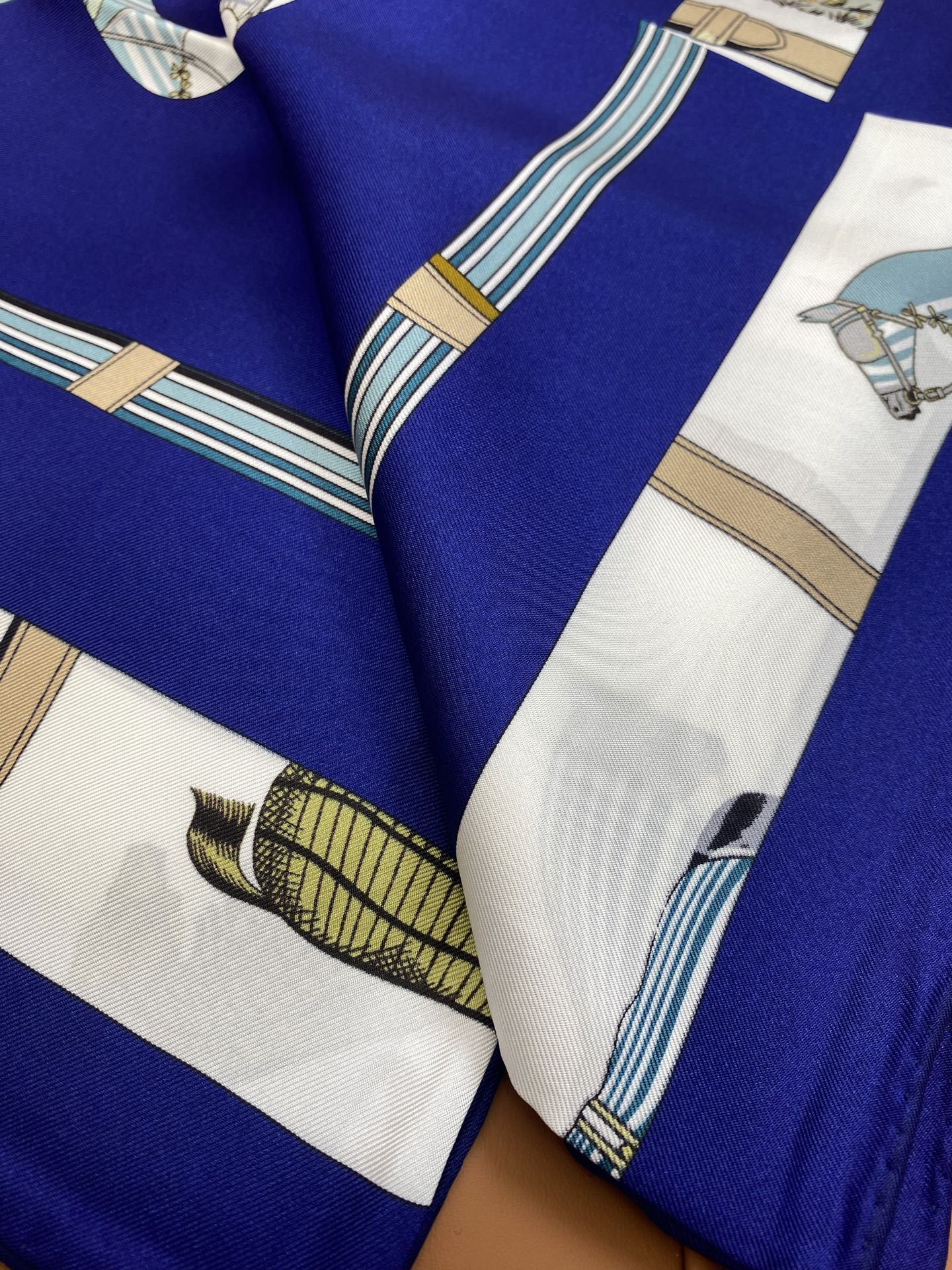 HERMES 25S SCARF 90 IN SILK 703707