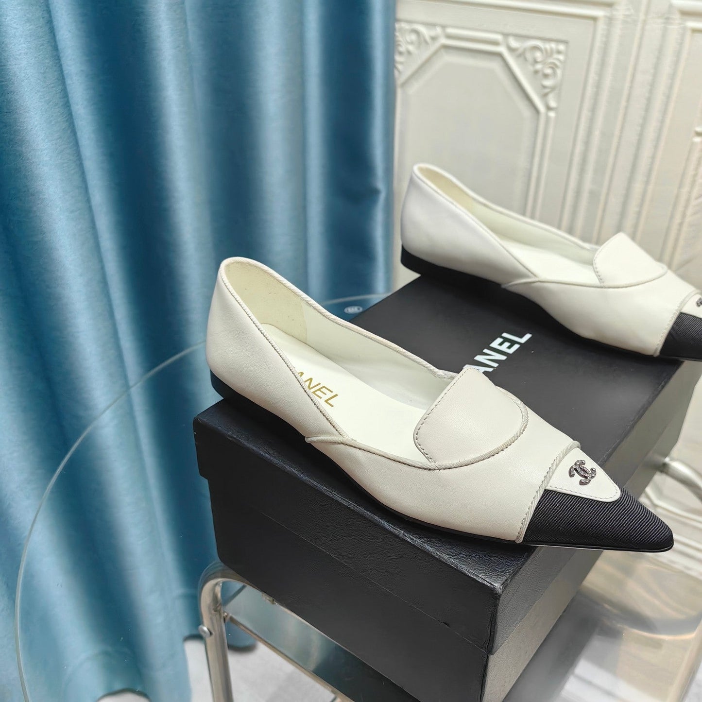 BALLET FLAT WHITE MIX BLACK SHEEPSKIN POINTED TOE