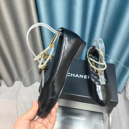 MARY JANE WITH PEARL STRAP IN GLOSSY BLACK LAMBSKIN