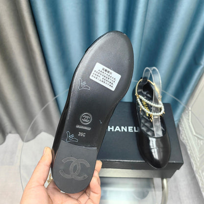 MARY JANE WITH PEARL STRAP IN GLOSSY BLACK LAMBSKIN