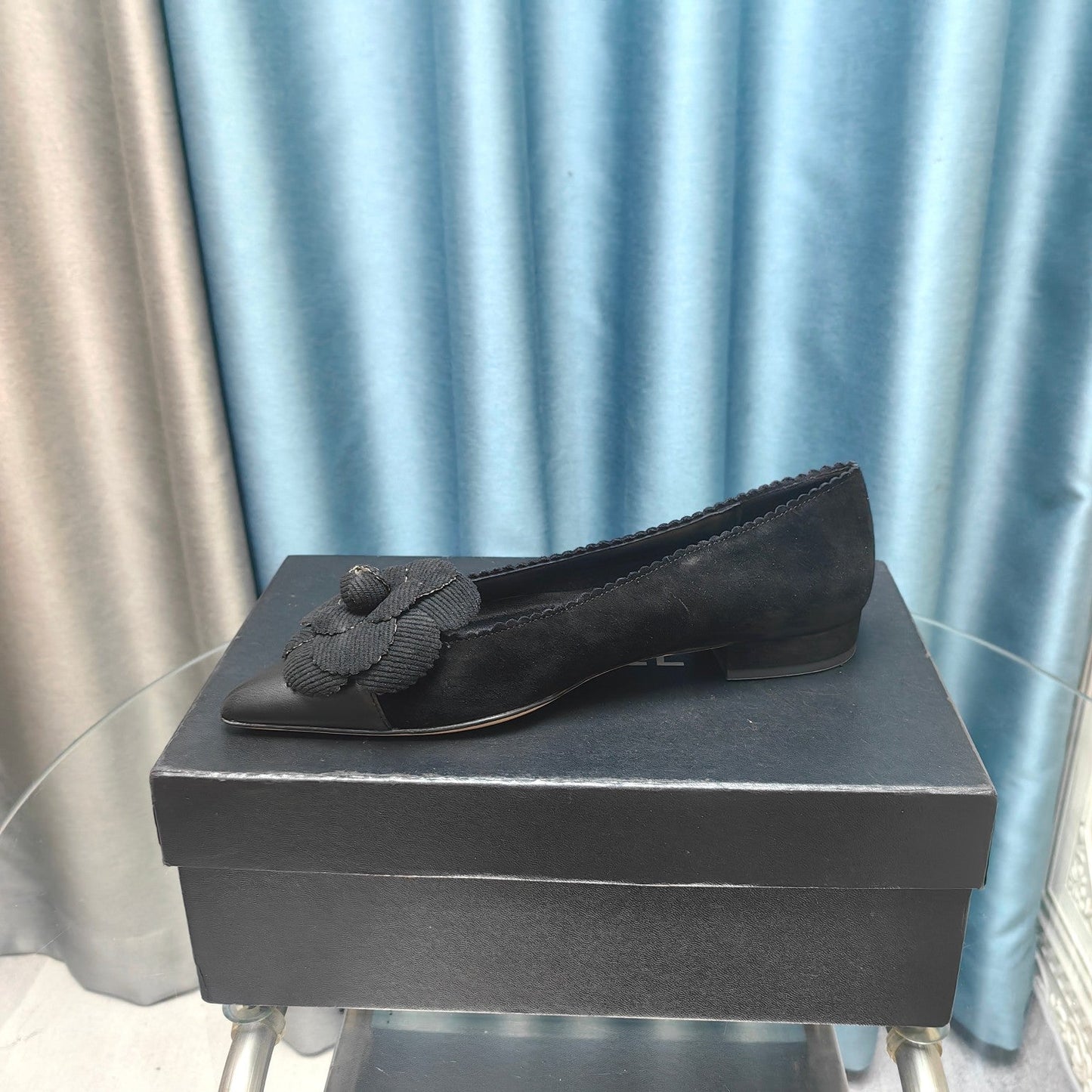 CC BALLET FLAT IN BLACK SUEDE AND CALFSKIN WITH FLOWER