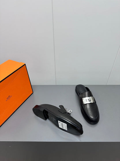 0Z MULE IN BLACK LAMBSKIN