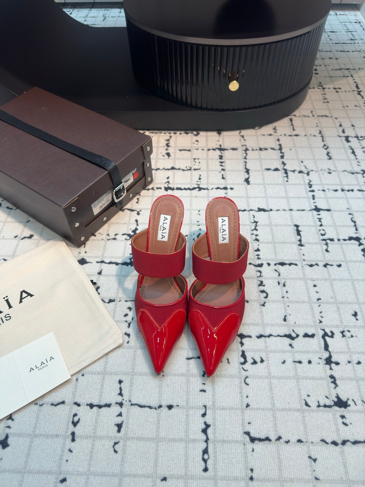 ALAIA HIGH HEEL 9 CM IN CHERRY RED CALFSKIN