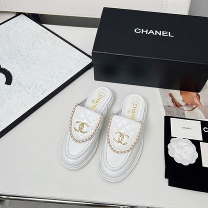 CHANEL 25S MULES WITH CHAIN DETAIL IN WHITE CALFSKIN GOLD HARDWRE